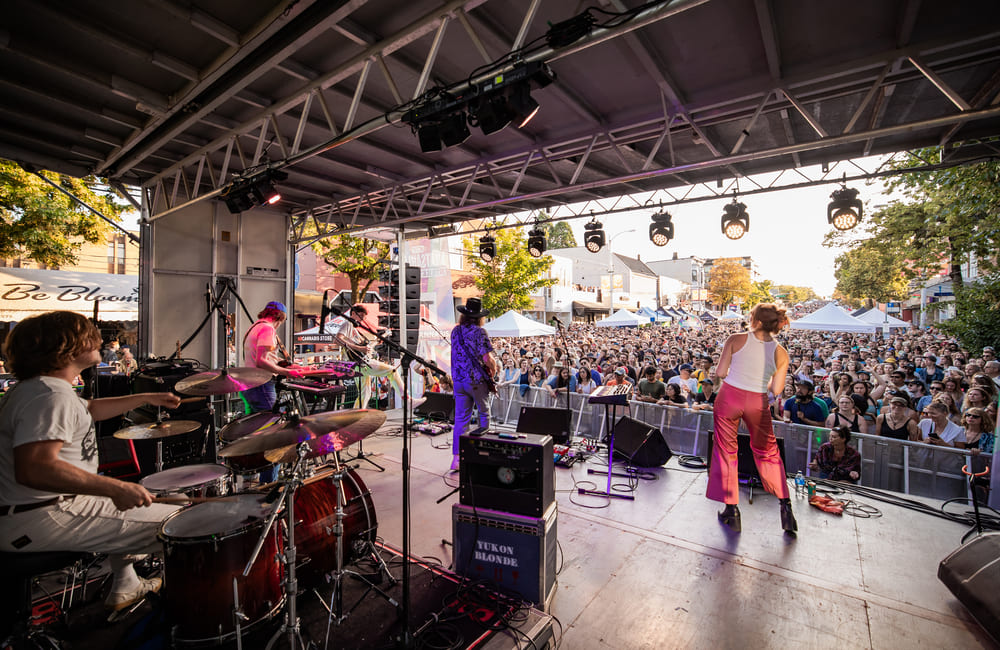 Khatsahlano Street Partyでのライブ・パフォーマンスの様子