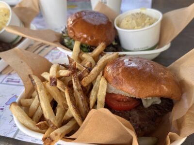ハンバーガーは絶品Hop Creek Farms（ホップ・クリーク・ファームズ）