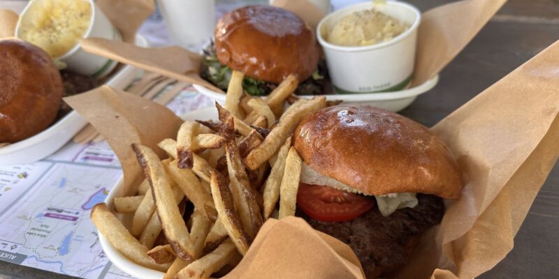 ハンバーガーは絶品Hop Creek Farms(ホップ・クリーク・ファームズ)