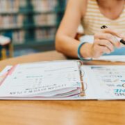 バンクーバー留学中に語学学校が閉校したら?留学生向け支援制度と対応窓口